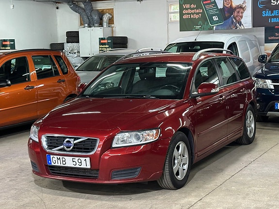 Volvo V50 2 of 26