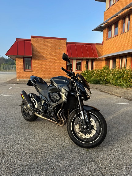 Kawasaki Z800e 2 of 6
