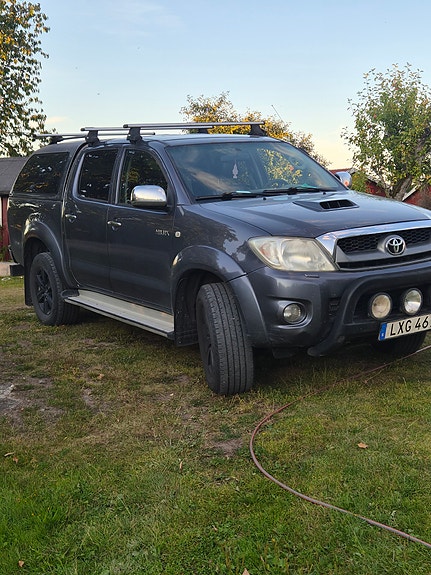 Toyota HiLux 2 of 2
