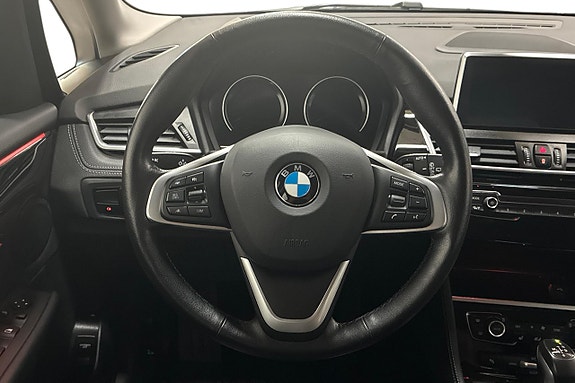 BMW 225xe 16 of 29