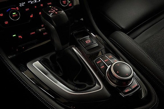 BMW 225xe 25 of 29