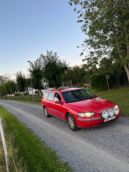 Volvo V70 3 of 10