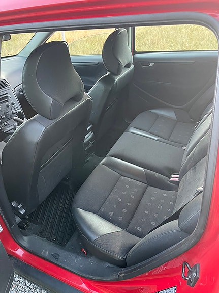 Volvo V70 9 of 10