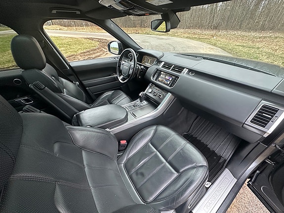 Land Rover Range Rover Sport 6 of 10