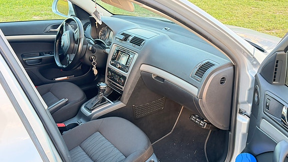 Skoda Octavia 2 of 7