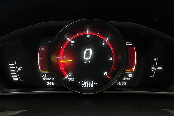 Volvo V40 17 of 23