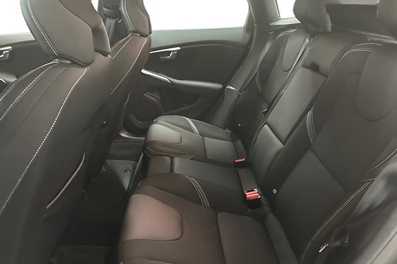 Volvo V40 14 of 23