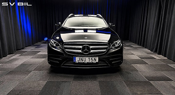 Mercedes-Benz E450 2 of 30