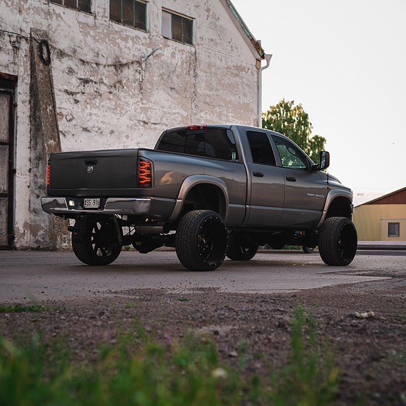 Dodge RAM 2500 3 of 6