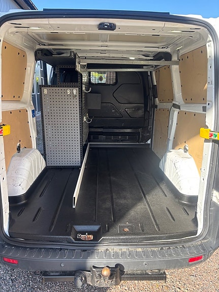 Ford Transit Custom 13 of 16