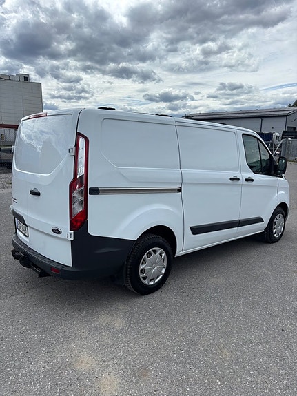 Ford Transit Custom 2 of 16