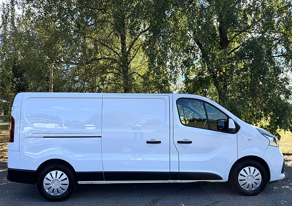 Nissan NV300 19 of 20