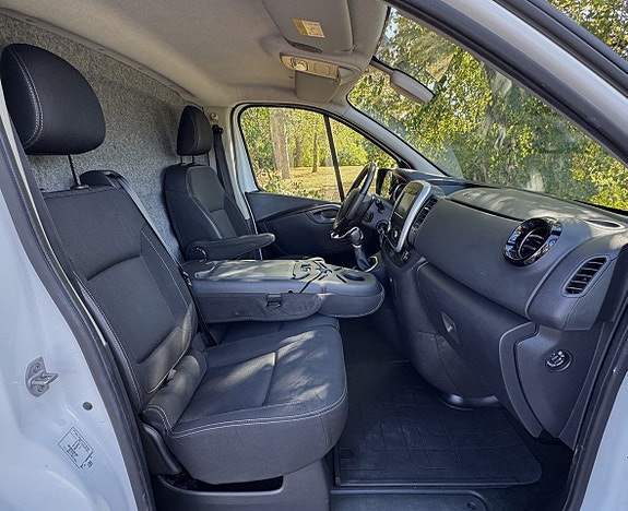 Nissan NV300 14 of 20