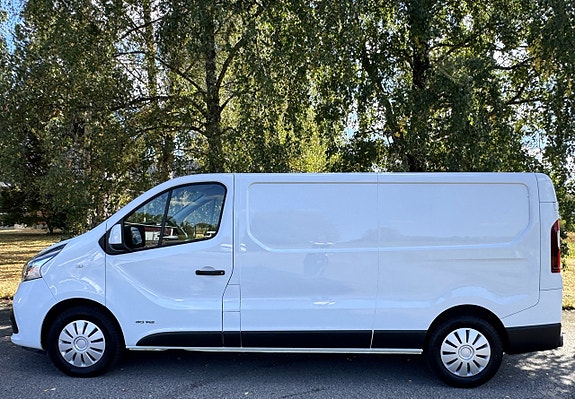 Nissan NV300 20 of 20