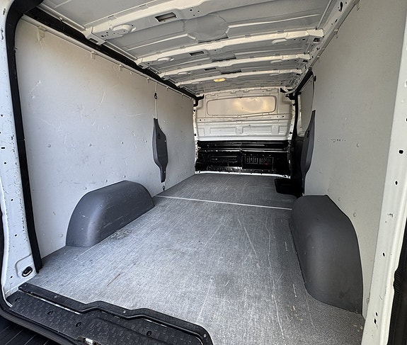 Nissan NV300 17 of 20