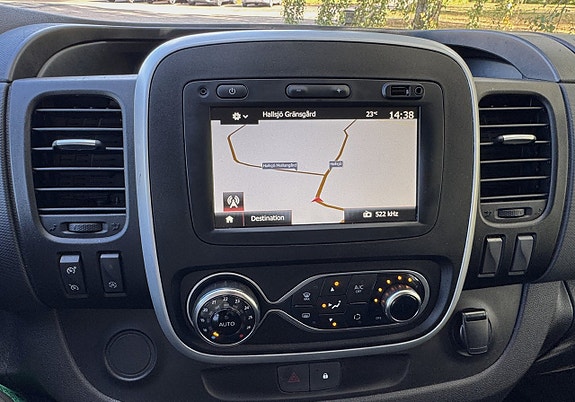 Nissan NV300 10 of 20