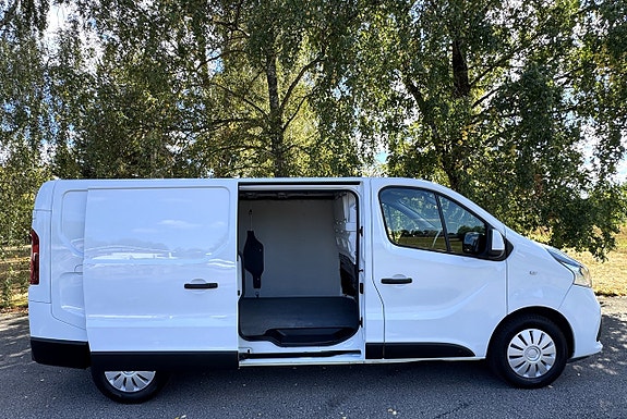 Nissan NV300 2 of 20
