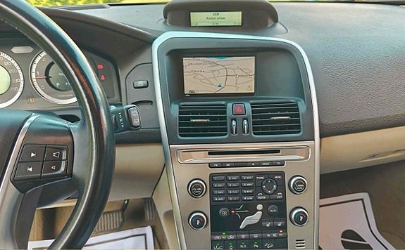 Volvo XC60 10 of 27
