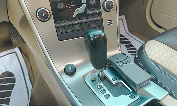 Volvo XC60 7 of 27