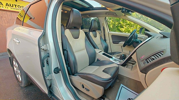 Volvo XC60 6 of 27