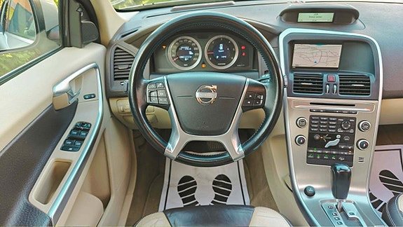 Volvo XC60 12 of 27
