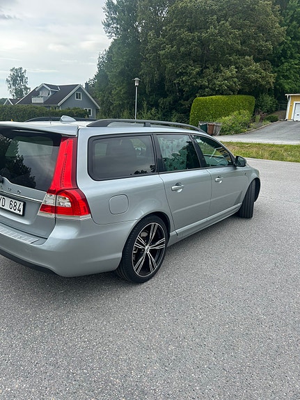 Volvo V70 4 of 8