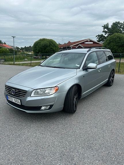 Volvo V70 3 of 8