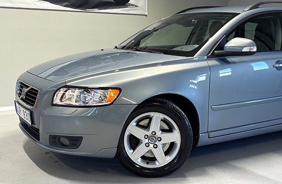 Volvo V50 2 of 18