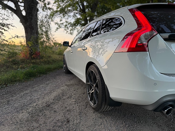 Volvo V60 4 of 8