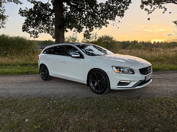Volvo V60 2 of 8