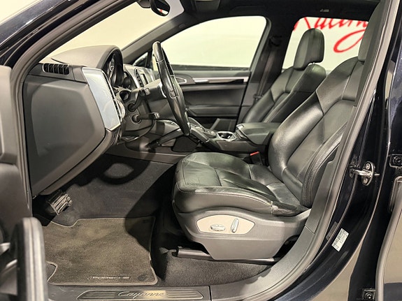 Porsche Cayenne 6 of 11