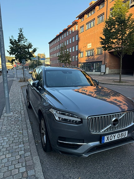 Volvo XC90 2 of 13