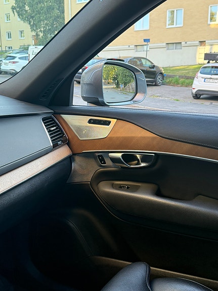 Volvo XC90 8 of 13