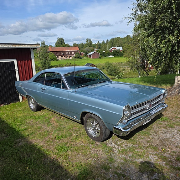 Ford Fairlane 2 of 7