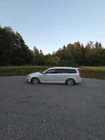 Volvo V70 3 of 9