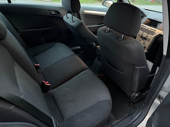 Opel Astra 9 of 10