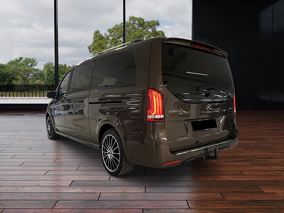 Mercedes-Benz V250 d 2 of 18