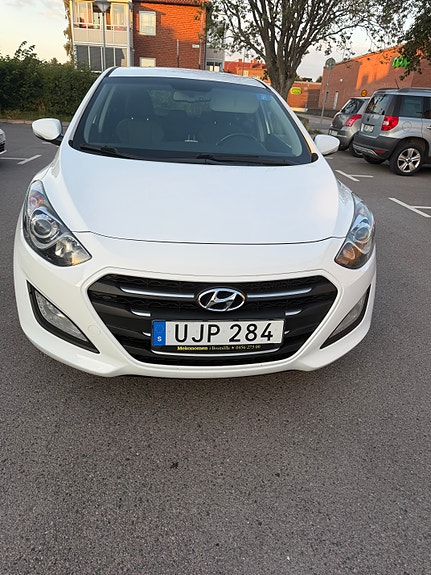 Hyundai i30 2 of 7