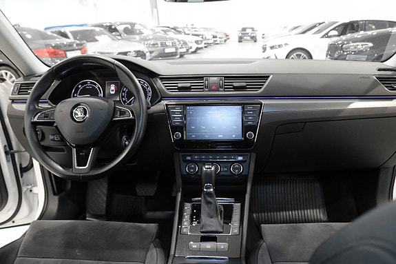 Skoda Superb 14 of 30