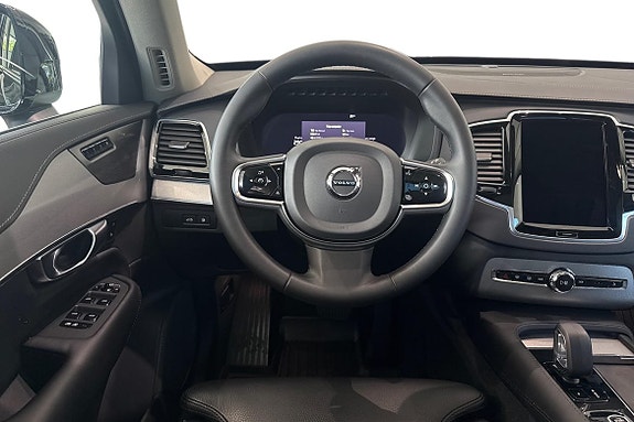 Volvo XC90 11 of 24