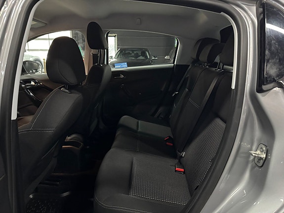 Peugeot 208 15 of 21