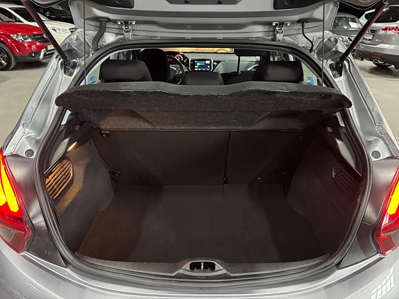 Peugeot 208 21 of 21