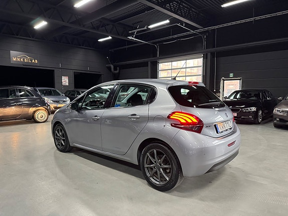Peugeot 208 7 of 21