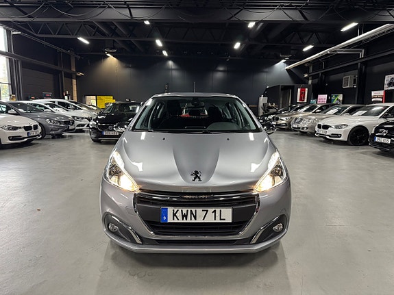 Peugeot 208 2 of 21