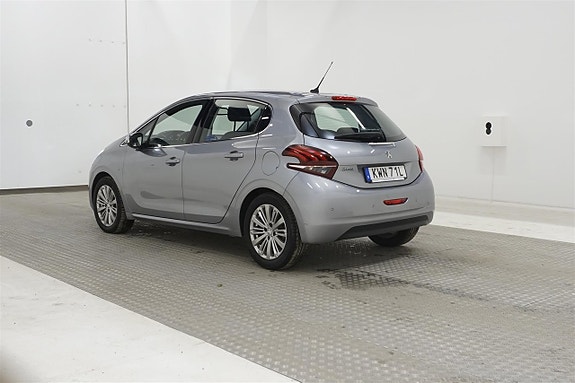 Peugeot 208 3 of 20