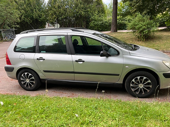 Peugeot 307 2 of 5