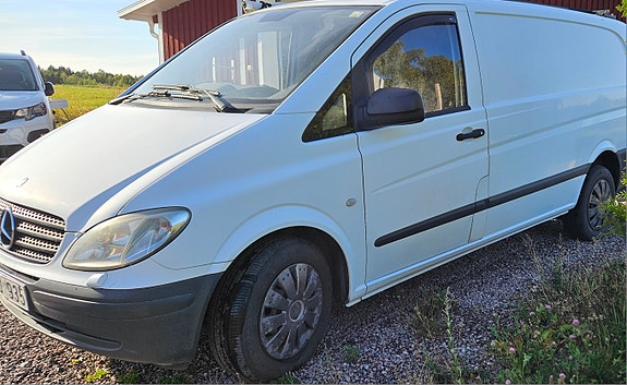 Mercedes-Benz Vito 111 2 of 8