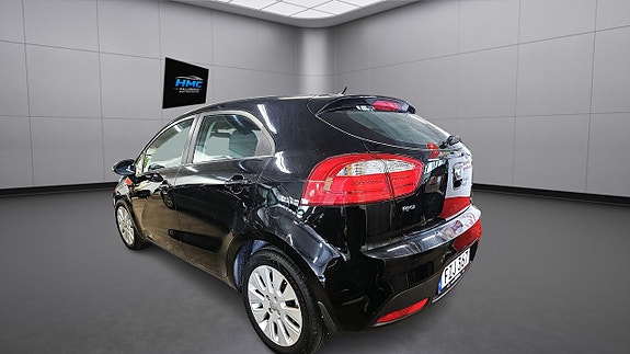 Kia Rio 4 of 10