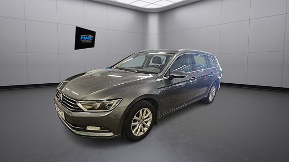 Volkswagen Passat 3 of 9