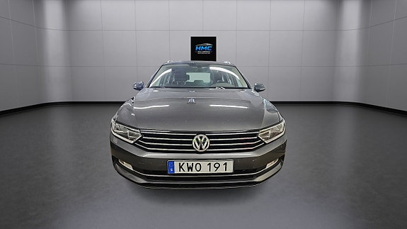 Volkswagen Passat 2 of 9
